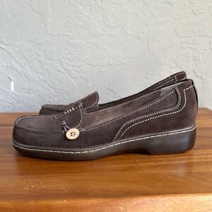Array Brown Suede Women's Loafers size 11‎ new without box